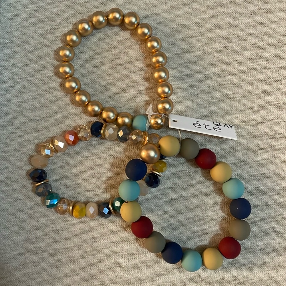 NWT Ete 3 stack clay bracelet set. Multi Color.